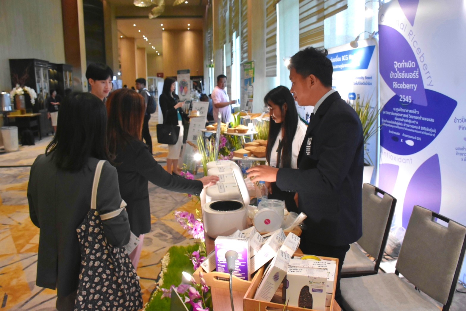 07 บูทนำเสนอ และโปสเตอร์ 0