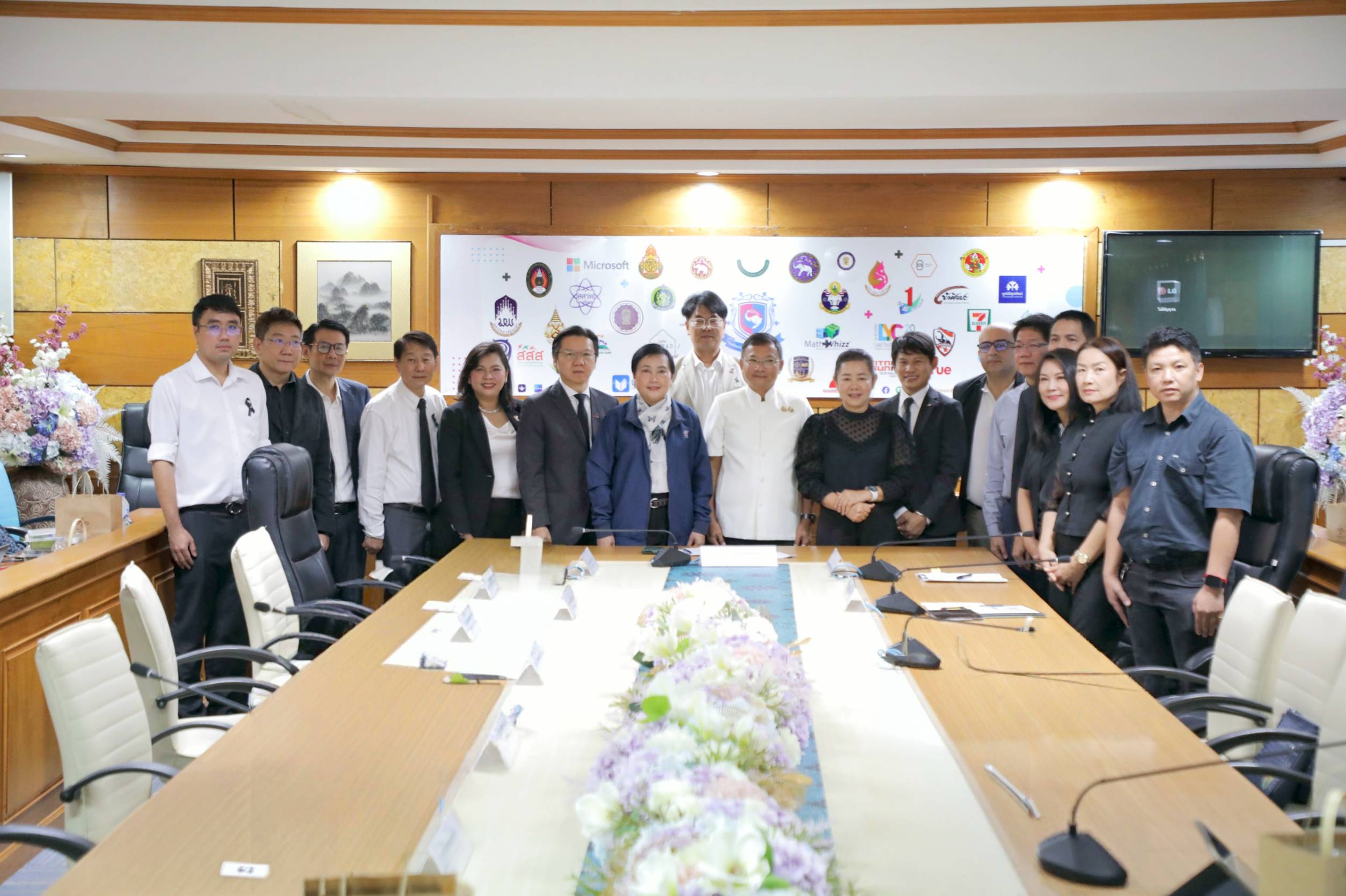 5ผอ.สกสว.ร่วมแถลงข่าวกับรองผวจ.และนายกอบจ.เ