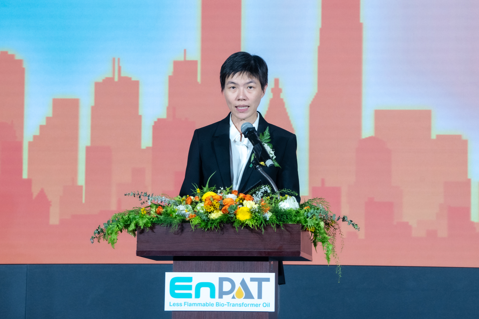 4.1ผศ. ดร.กานดา บุญโสธรสถิตย์ ผู้อำนวยการ หน่ว 0