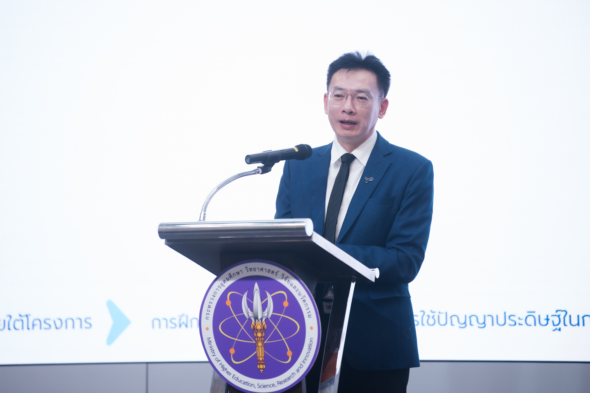 2ศาสตราจารย์ ดร.ศุภชัย ปทุมนากุล ปลัดกระทรว 