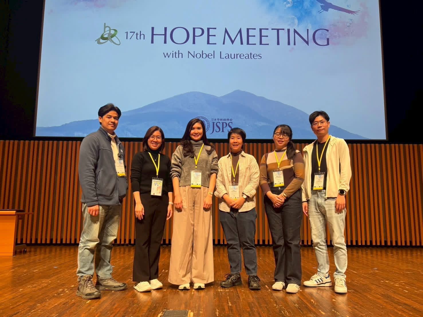 1 ดร.ธัญญรัตน์ ลำดับที่ 2 จากซ้าย