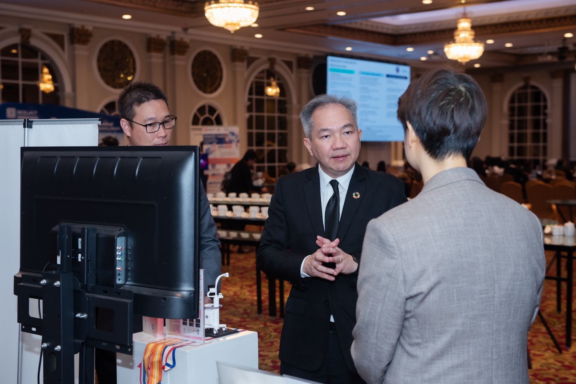 10เยี่ยมชมบูท 2