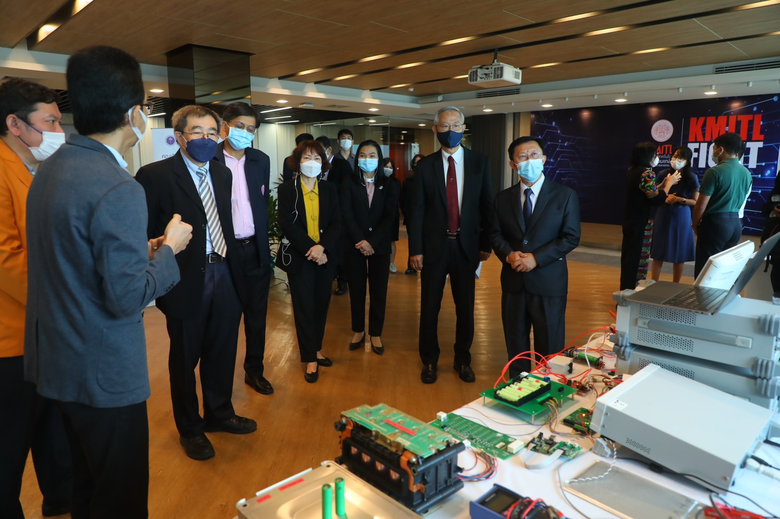 LINE ALBUM 1272565 BE ๒๒๐๗๑๒ 9