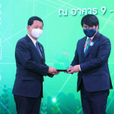ปลัดกระทรวง อว. มอบโล่ขอบคุณหน่วยงานร่วมจัดงานมหกรรมวิทยาศาส ... พารามิเตอร์รูปภาพ 9